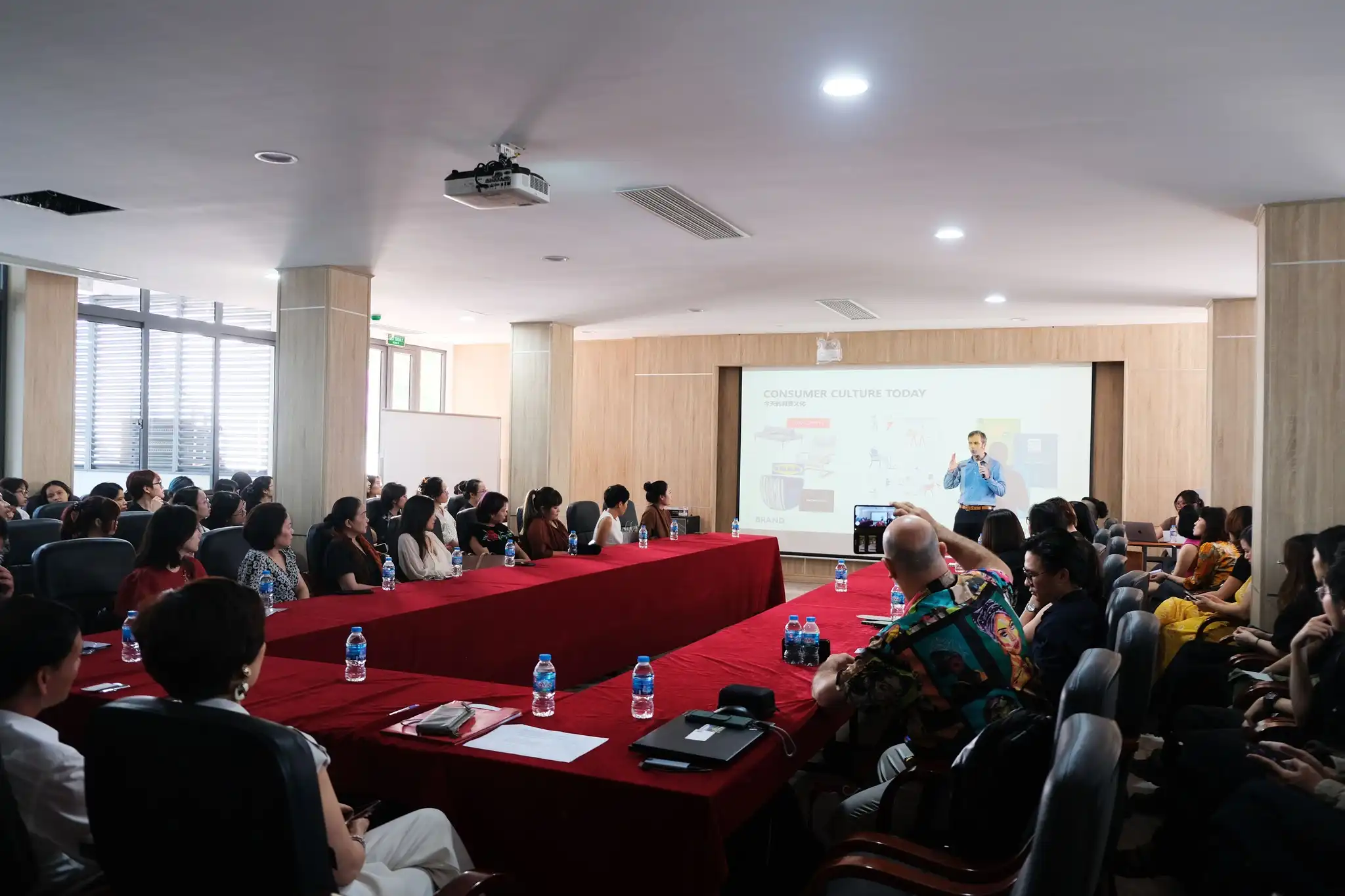 Hội thảo khoa học “SUST-AI-NABILITY”: Khi trí tuệ nhân tạo, thời trang và không gian cùng kiến tạo xu hướng tương lai