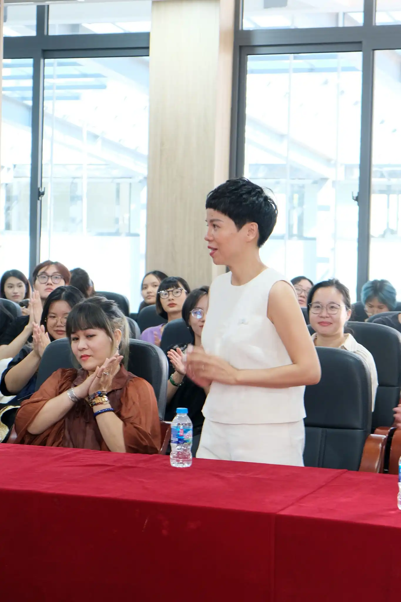 Hội thảo khoa học “SUST-AI-NABILITY”: Khi trí tuệ nhân tạo, thời trang và không gian cùng kiến tạo xu hướng tương lai
