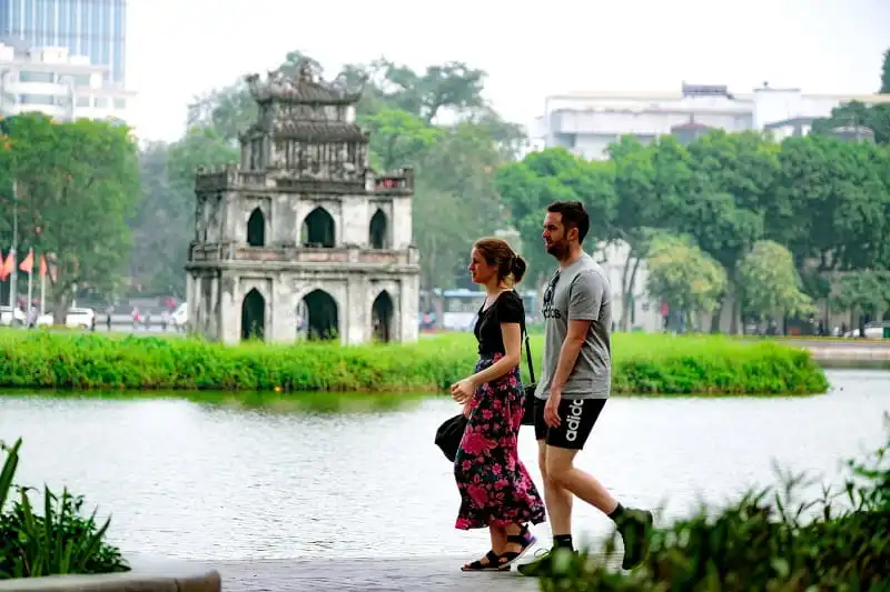 Sự hiếu khách của người Hà Nội sâu sắc qua từng ánh nhìn và sự quan sát Sự hiếu khách của người Hà Nội sâu sắc qua từng ánh nhìn và sự quan sát